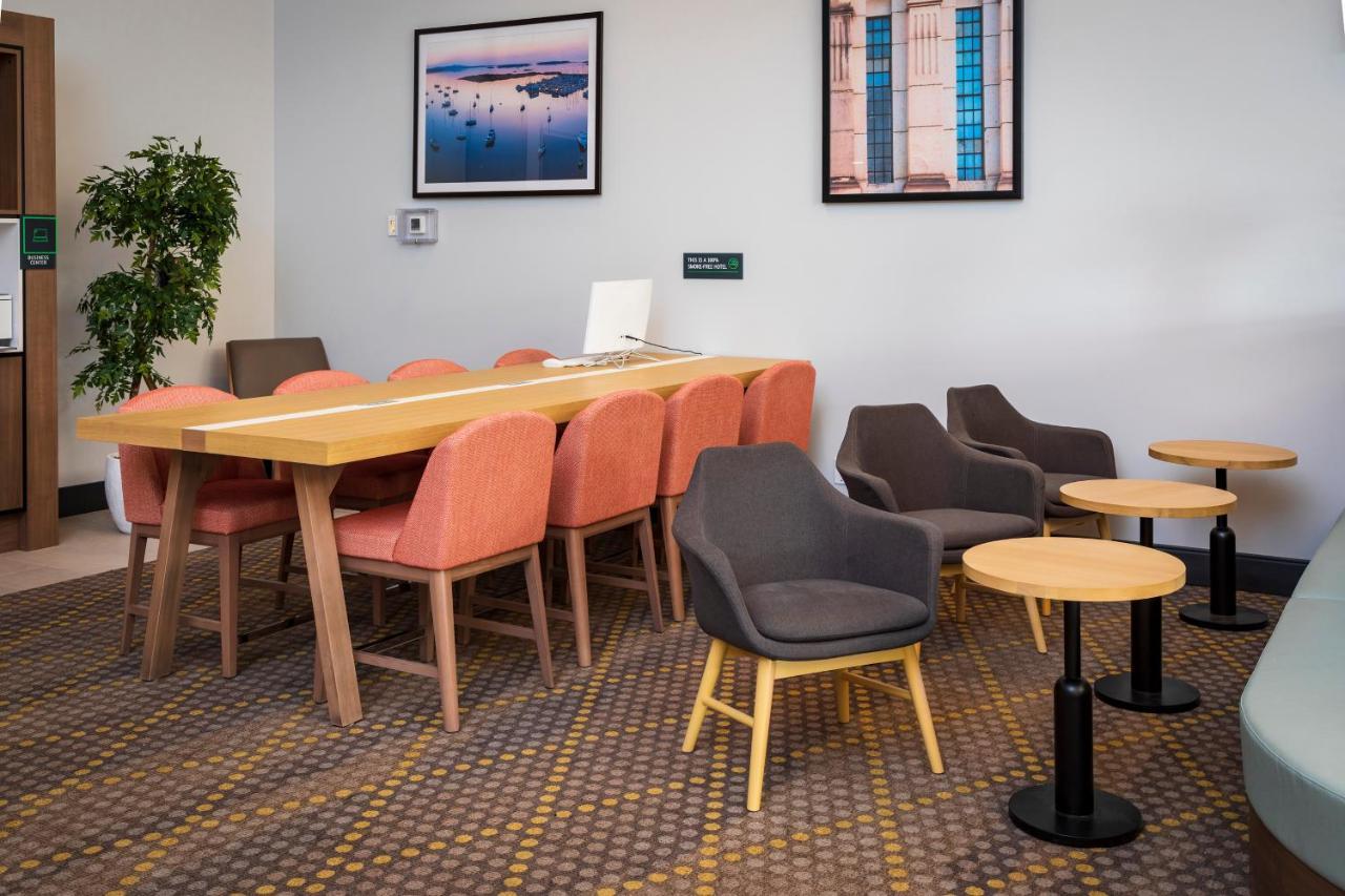 Holiday Inn Victoria - Elk Lake By Ihg Saanich Buitenkant foto