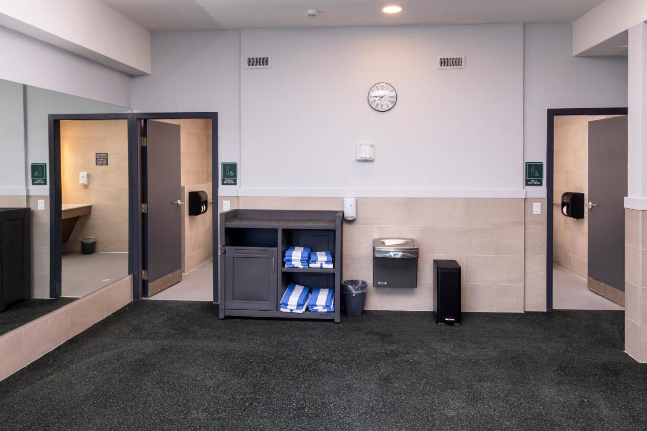 Holiday Inn Victoria - Elk Lake By Ihg Saanich Buitenkant foto