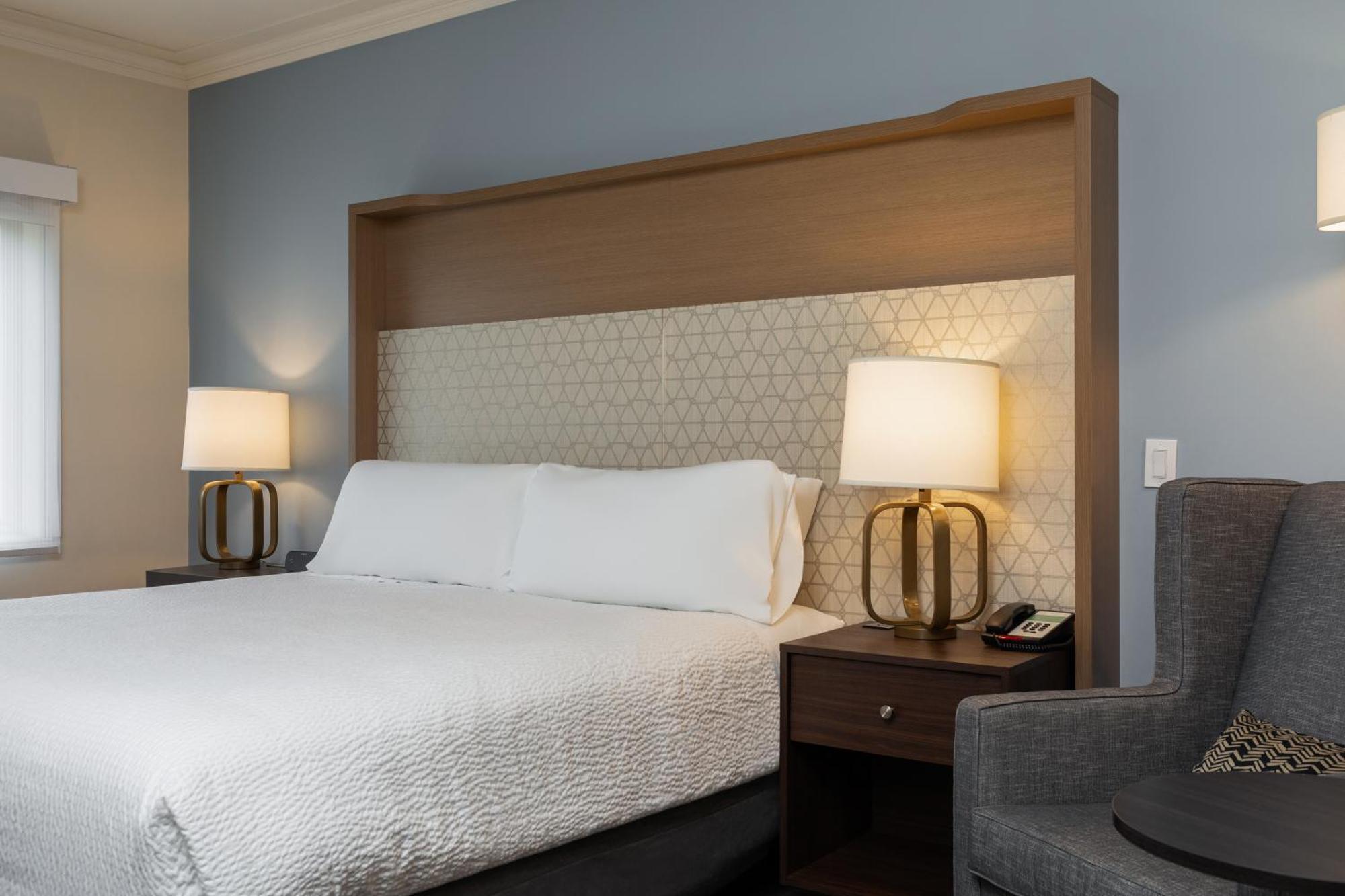 Holiday Inn Victoria - Elk Lake By Ihg Saanich Buitenkant foto