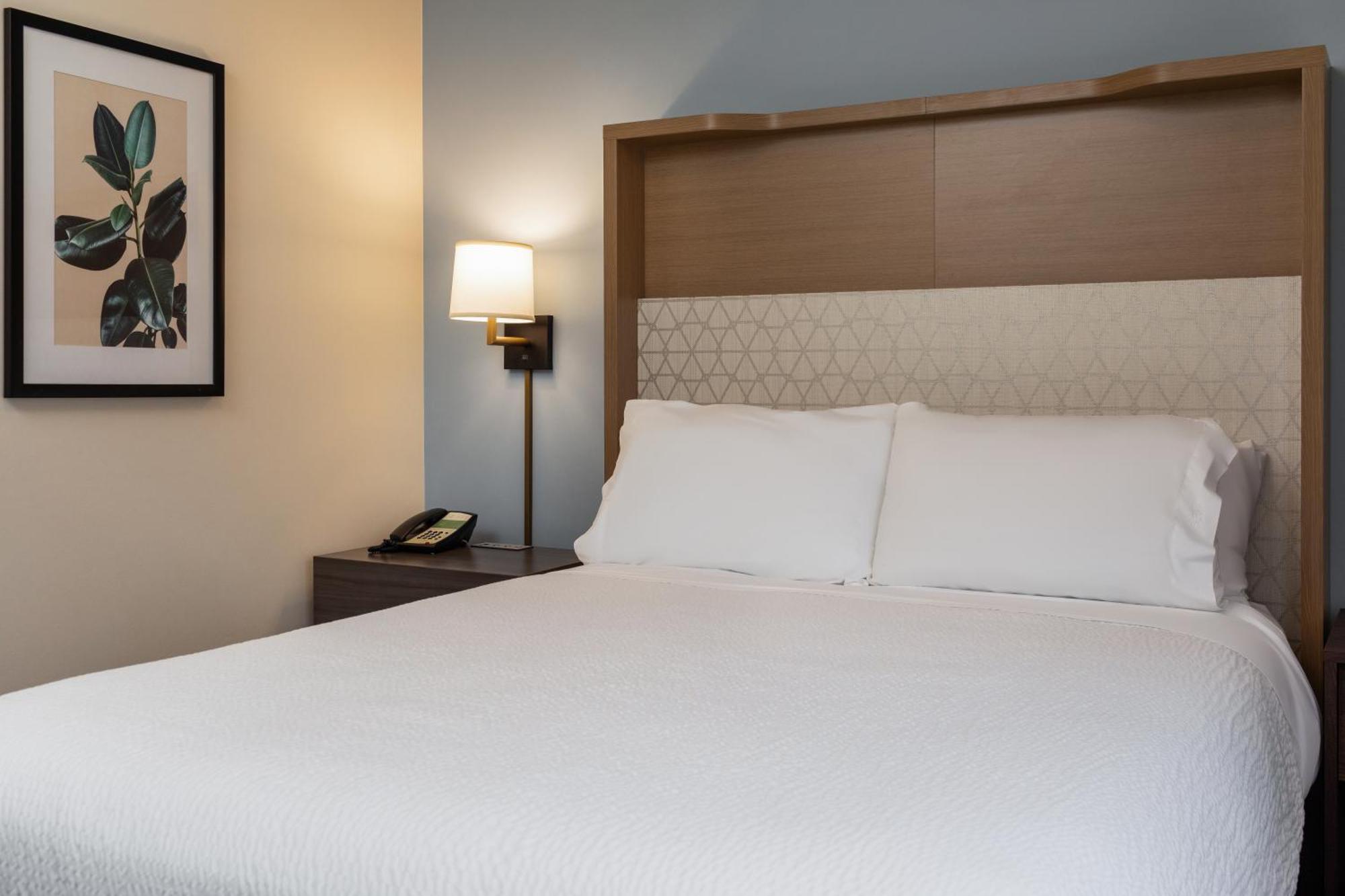 Holiday Inn Victoria - Elk Lake By Ihg Saanich Buitenkant foto