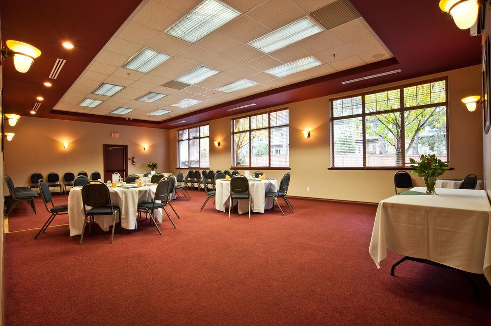 Holiday Inn Victoria - Elk Lake By Ihg Saanich Buitenkant foto